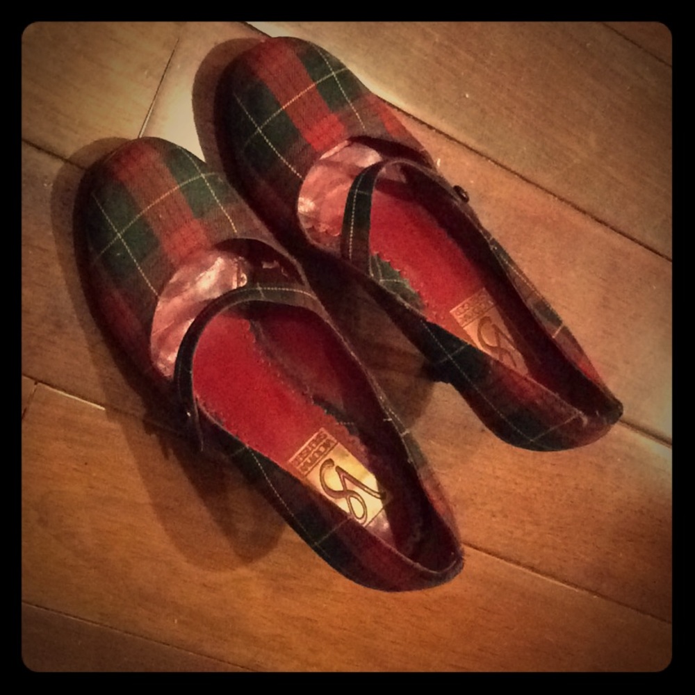 Plaid pumps